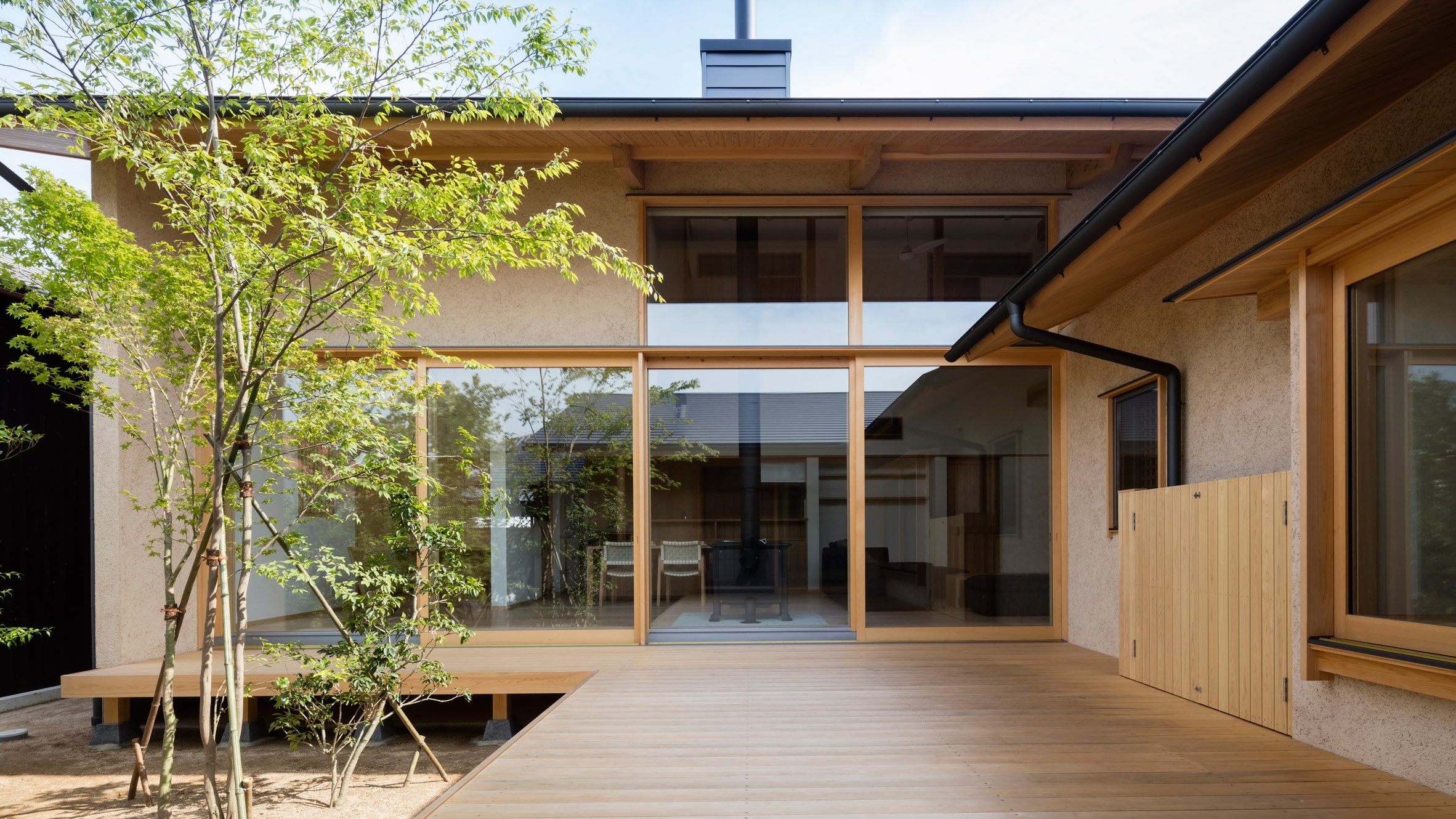 Desain Rumah Berbentuk U Dari Aristek Takashi Okuno
