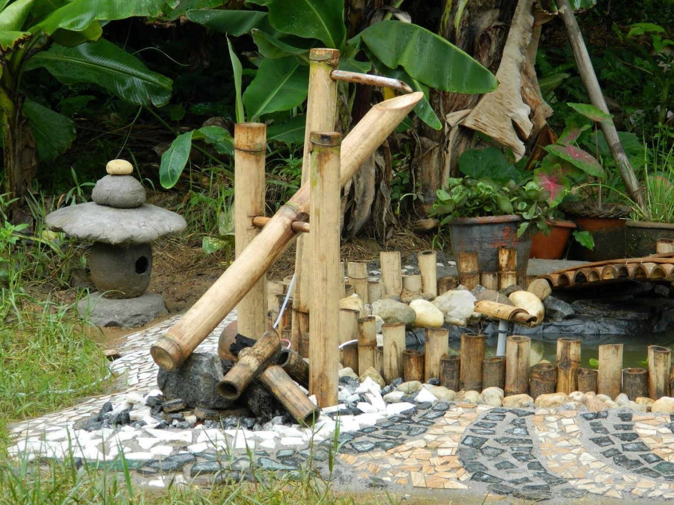 Membuat Air  Mancur  Tradisional Jepang Yang Disebut 